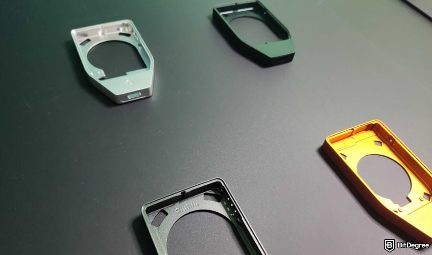 Trezor Safe 7 review: the metal frame.